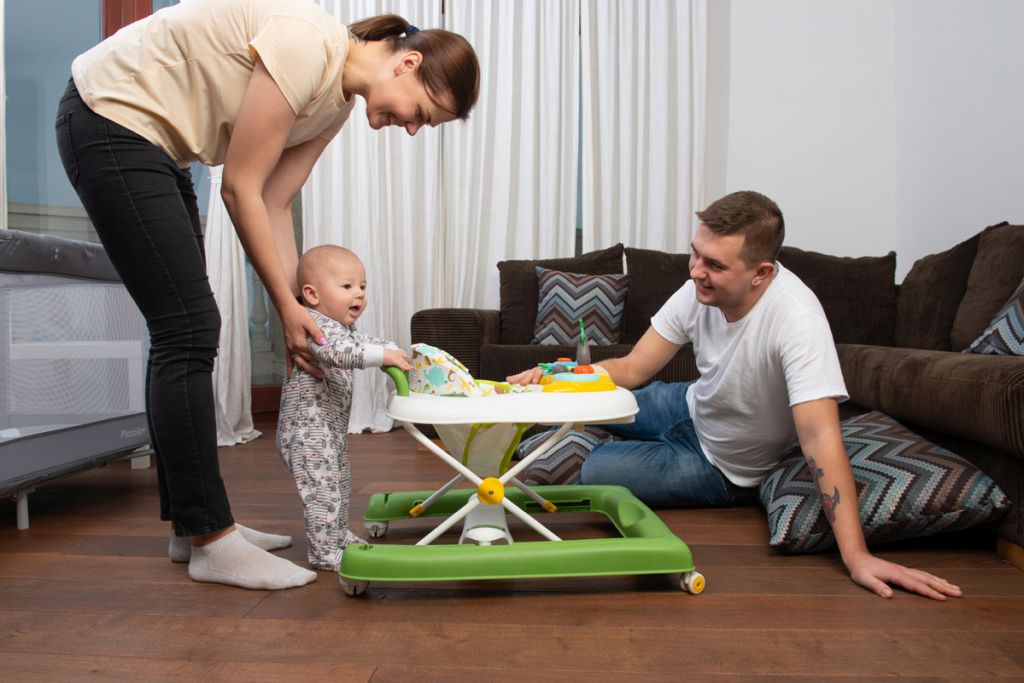 Erwachsene, Sie rügen, oder Wie Sie Ihrem Kind helfen können, durch das Spielen von 2 schlau zu werden
