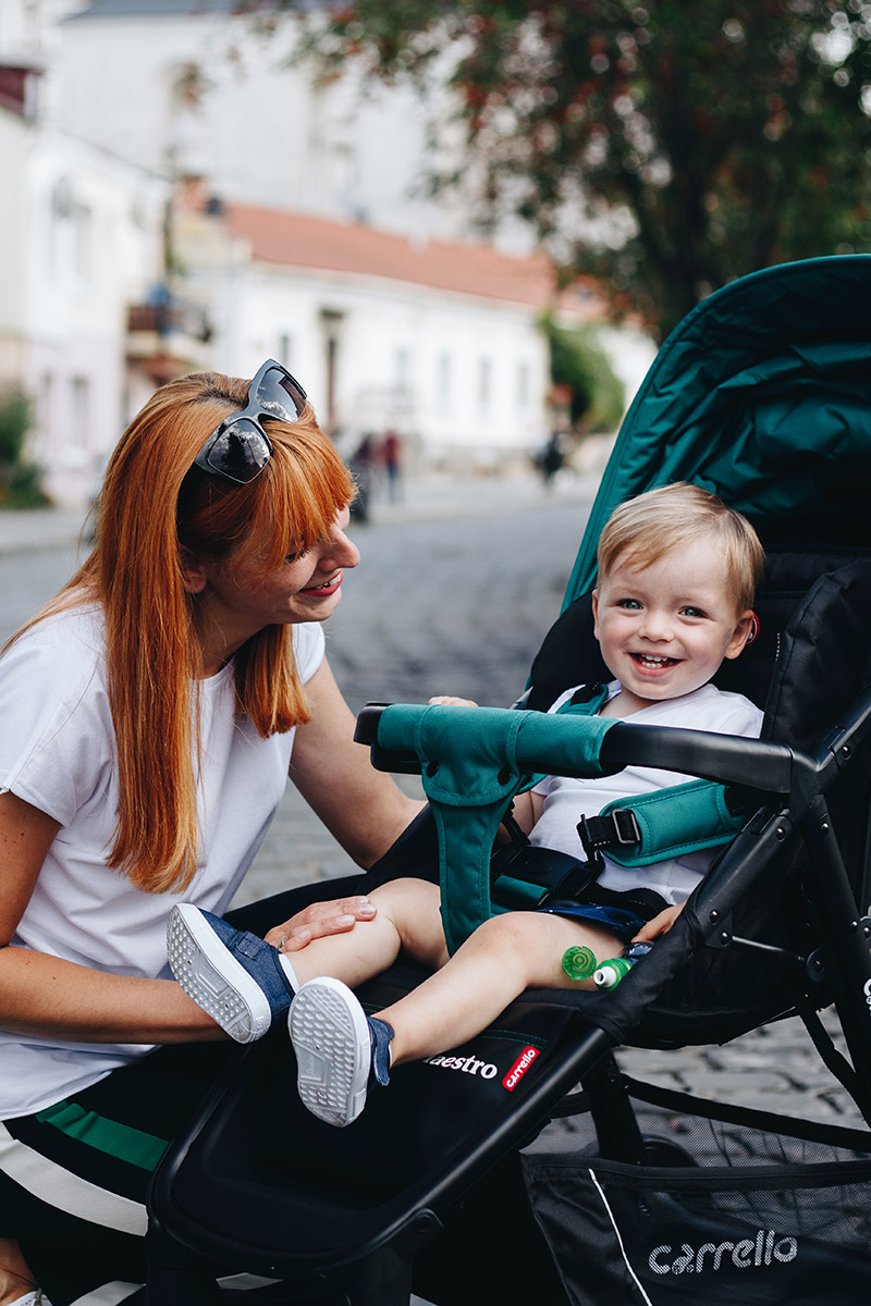 Sei gesund, Baby! Es scheint, dass was mit dem Kinderwagen zu tun hat?..